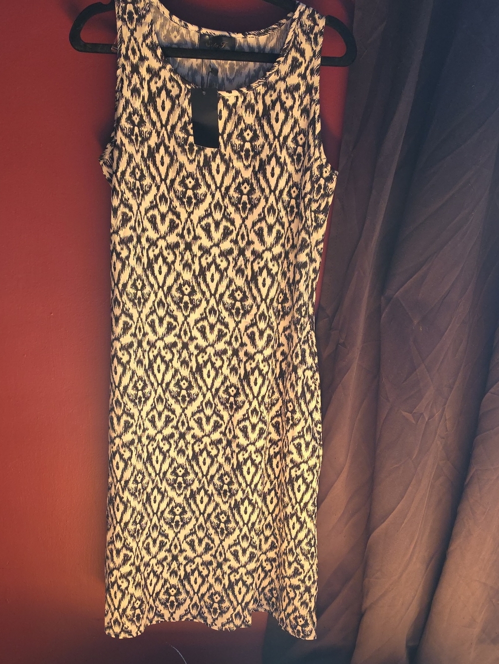 Sleeveless Black and White Printed Midi Dress